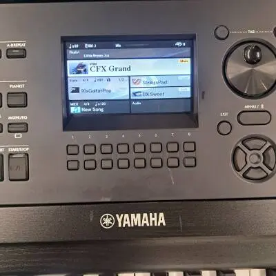 Yamaha - DGX670 B 2